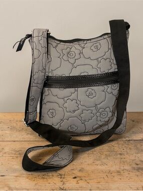 thirty-one Gray Quilted Floral Crossbody Bag